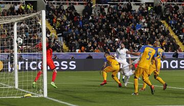 Marcelo crosses the ball to Cristiano and the Portuguese striker headed it to make it 5-0.