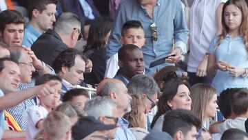 Los agentes de Kondogbia, en Mestalla antes de atar su fichaje