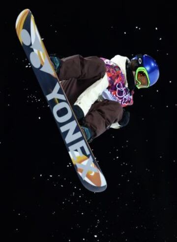 Queralt Castellet, en acción durante final de "halfpipe" de snowboard femenino en el parque Rosa Khutor de Krasnaya Polyana, Rusia, durante los Juegos Olímpicos de Invierno de Sochi 2014