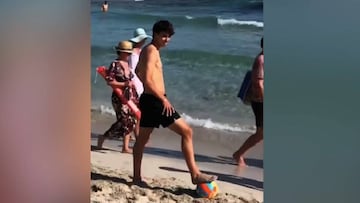 No se olvida del fútbol ni de vacaciones: Joao Félix en Ibiza