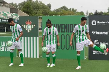 Chadi Riad, Isco y Marc Bartra.