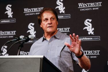 What teams did Tony La Russa coach during his 35 years as an MLB manager?