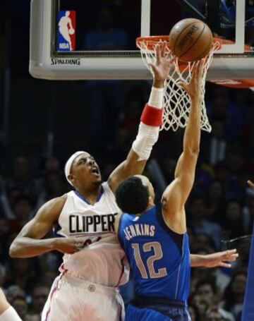 John Jenkins de los Dallas Mavericks y Paul Pierce de Los Angeles Clippers.