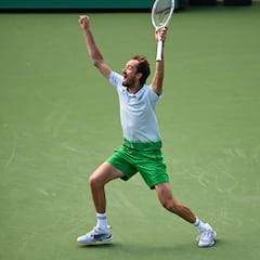 Un paradójico Medvedev pone rumbo a semifinales