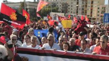 <b>HISTÓRICO. </b>Manifestación contra la decisión de la UEFA de excluir al Mallorca de la Europa League.