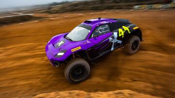 Cristina Gutiérrez con su coche de Extreme E en el pasado test de MotorLand.