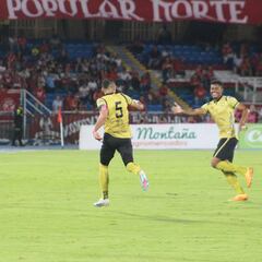 Águilas da el golpe en el Pascual y comparte liderato con Millonarios