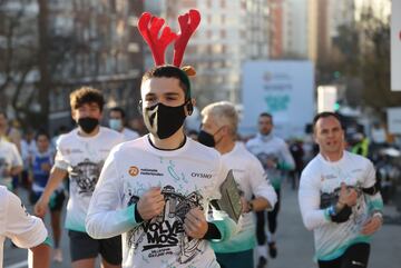 Miles de corredores despiden el año en Madrid en la 50 edición de la San Silvestre Vallecana.