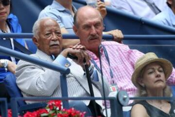 El exalcalde de Nueva York David Dinkins y el extenista Stan Smith.