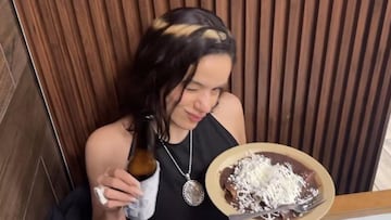 Video: Rosalía es captada probando comida mexicana en restaurante de CDMX