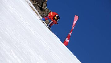 Ricardo Adarraga realiza una bajada durante la primera prueba de la Copa del Mundo de Speed Ski celebrada en Vars (Francia).