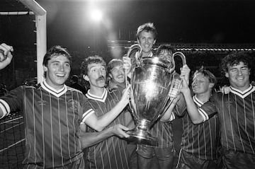 Michael Robinson, Graeme Souness, David Hodgson, Phil Neal, Mark Lawrenson, Sammy Lee and Craig Johnston with the European Cup.