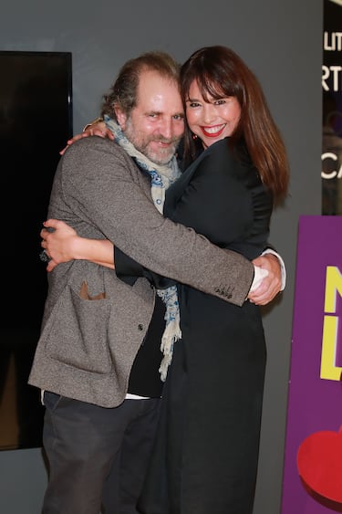 El cómico español, que se dio a conocer con sus monólogos en el canal Paramount Comedy y que más tarde aparecería en series como ‘Los hombres de Paco’, ‘Aída’, ‘Sin tetas no hay paraíso’ o ‘La que se avecina’, entre otros, murió de forma repentina a los 58 años el 16 de abril. en la imagen, con Minerva Piquero.