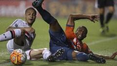 Mena fue titular en sufrida clasificación de Sao Paulo