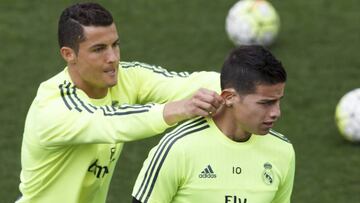 Cristiano bromea con James este viernes.