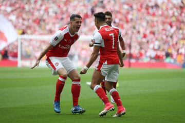 Fotos: La brillante actuación de Alexis en la final de FA Cup