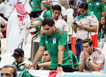 Aficionados mexicanos tras la eliminación del Tricolor en la Fase de Grupos.
