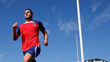 Koke corre durante un entrenamiento del Atlético.