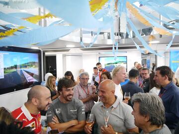 La fiesta del 36 cumpleaños de Alonso en Hungaroring