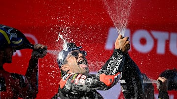 Jorge Martín celebra su triunfo como campeón de MotoGP.