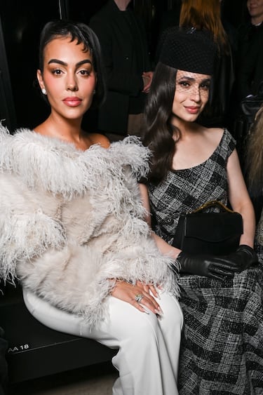 Georgina Rodríguez y Sofia Carson, actriz, bailarina, cantante y compositora estadounidense de origen colombiano.