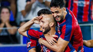 Blasco celebra el gol de la victoria del Huesca.