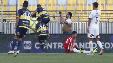 El arquero fall&oacute; un pase de una forma ins&oacute;lita y le regal&oacute; un penal a Everton, que gan&oacute; 3-2 despu&eacute;s de estar 2-0 abajo. El cuadro de Mario Salas se olvid&oacute;&nbsp; de ganar.