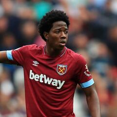 Carlos Sánchez sale lesionado en la goleada del West Ham