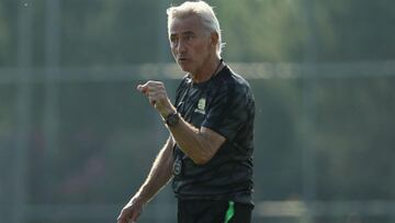 Van Marwijk paying coaching staff out of his own pocket