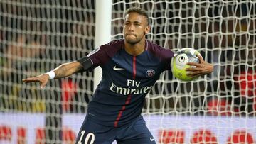 PARIS, FRANCE - AUGUST 20: Neymar Jr of PSG celebrates his first goal during the French Ligue 1 match between Paris Saint Germain (PSG) and Toulouse FC (TFC) at Parc des Princes on August 20, 2017 in Paris, France. (Photo by Jean Catuffe/Getty Images)
PU