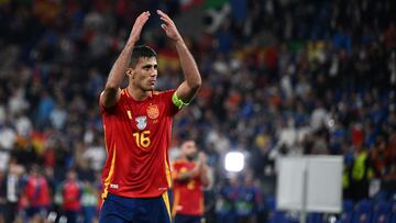 Spain's midfielder #16 Rodri celebrates on the pitch after the UEFA Euro 2024 Group B football match between Spain and Italy at the Arena AufSchalke in Gelsenkirchen on June 20, 2024. Spain won the game 1-0. (Photo by PATRICIA DE MELO MOREIRA / AFP)