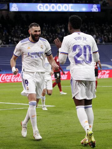 Tan solo entre Benzema y Vinicius suman un total de 29 goles en LaLiga, dos menos de los goles (31) que suma toda la plantilla del FC Barcelona en esta temporada. 