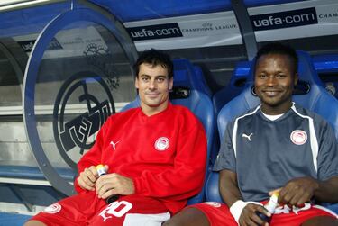 Tras pasar toda su carrera en España en 2005 decidió probar suerte en el fútbol griego. En su primera temporada ganó Liga y Copa