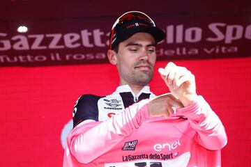 Tom Dumoulin mantiene el liderato.