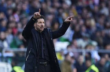 Diego Simeone will not rule out the possibility of playing four pure central midfielders against Juventus.