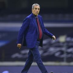 Tomás Boy se molesta por alineación alternativa del Cruz Azul