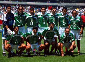Clasificatorias para Corea-Japón 2002, en el Estadio Azteca el 3 de septiembre del 2001.
Oswaldo Sánchez, Duilio Davino, Pavel Pardo, Germán Villa, Rafael Márquez . . .