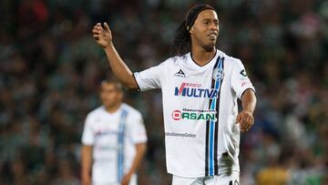 Action photo during the match Santos vs Queretaro, corresponding to first leg match,of the Great Final of Clausura 2015 Liga BBVA Bancomer MX, in the photo : Ronaldinho of Queretaro
Foto de accion durante el partido Santos vs Queretaro, correspondiente al partido de ida, de la Gran Final del Torneo Clausura 2015 de la Liga BBVA Bancomer MX, en la foto: Ronaldinho de Queretaro
28/05/2015/MEXSPORT/Jorge Martinez.
Estadio: TSM (Territorio Santos Modelo) o Corona