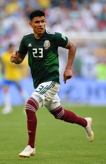 Fue uno de los más cuestionados al ser llamado y ser ocupado como titular. Sin embargo, el jugador de Rayados respondió a la confianza y se le vio acertado durante la mayor parte de su participación siendo que fue ocupado como lateral izquierdo, una posición diferente a la que desempeñó jugando en Pumas. Su juventud también es un punto a favor, pues tiene 23 años y llegaría en plena madurez a Catar 2022. 