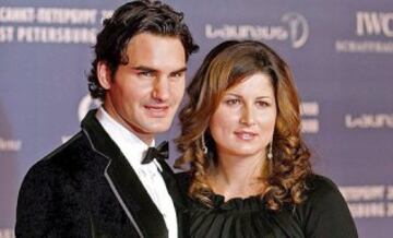 Los tenistas suizos tuvieron su primer acercamiento durante los Juegos Olímpicos del 2000, desde ahí continúan con su romance que ya dejó descendencia. Federer sigue activo, pero su esposa se tuvo que retirar a causa de las lesiones.