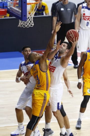 Se convirtió con sus tres capturas ante el Barcelona en el máximo reboteador histórico de la Liga Endesa con 4.293. El pívot fue homenajeado durante el propio Clásico cuando atrapó ese balón que le permitía entrar en la historia. El duelo se detuvo y Felipe recibió junto a su familia una placa que lo acreditaba como el mejor de todos los tiempos en el rebote.