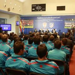 El Atlético presenta la alianza con el Muangthong