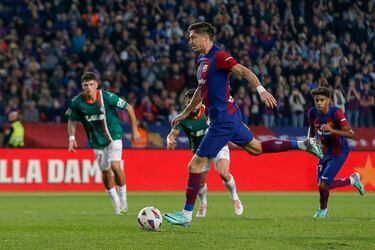 El delantero polaco Lewandowski marcó desde el punto de penalti por arriba de Sivera, portero del Alavés. 
