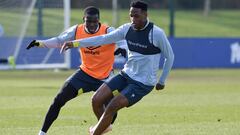 Yerry Mina durante un entrenamiento con Everton.