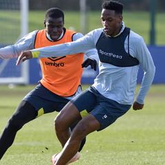 Yerry Mina, entre los fijos de Silva para el Everton en 2019/20