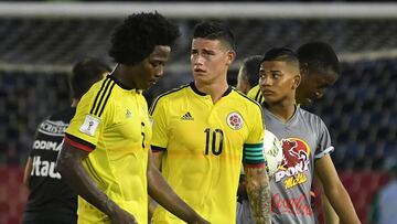 James y Carlos Sánchez volantes de la Selección Colombia no la están pasando bien en sus equipos