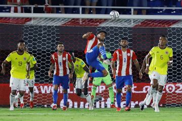 Por la fecha 10 de las Eliminatorias Sudamericanas, el equipo de Reinaldo Rueda se llevó un punto del estadio Defensores del Chaco. Sanabria marcó para el local mientras que Cuadrado empató el partido.