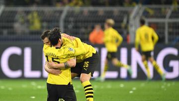 Dortmund's German defender #15 Mats Hummels (L) and Dortmund's German defender #25 Niklas Suele celebrate after the 2-0 goal during the UEFA Champions League Group F football match between BVB Borussia Dortmund and Newcastle United FC in Dortmund, western Germany on November 7, 2023. (Photo by INA FASSBENDER / AFP)