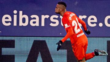 GRAF5146. EIBAR (GIPUZKOA), 22/01/2018.- El delantero del M&aacute;laga Youssef en Nesyri celebra el primer gol ante el Eibar en partido de liga que se disputa esta noche en el estadio de Ipurua. EFE/Javier Etxezarreta.