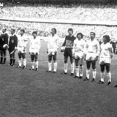 El sacrilegio de las tres rayas, o cuando Adidas convenció al Real Madrid para ‘manchar’ la camiseta